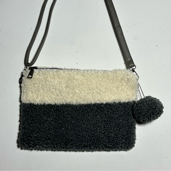 3AM FOREVER two tone cream Gray Colorblock Sherpa Fleece Crossbody Bag Pom Charm - Picture 3 of 9